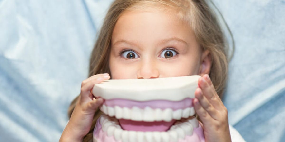 what-to-do-child-scared-of-dentist-900x600